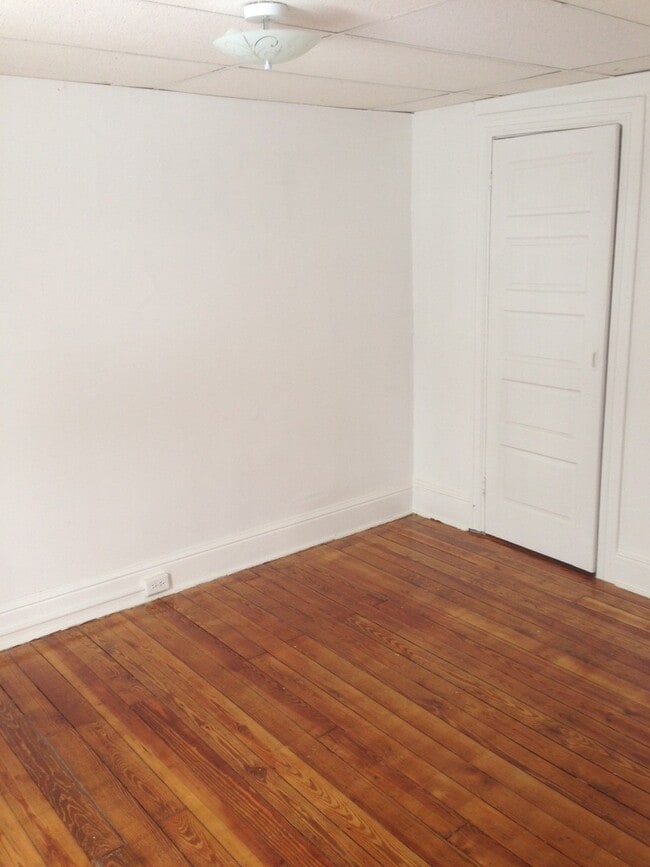 Building Photo - 3 Bedroom West End York City