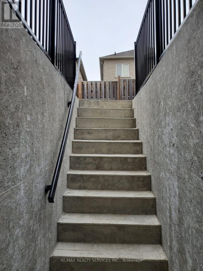 Building Photo - 4 Mellowood Ave