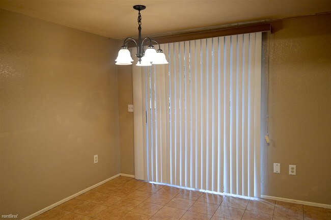 Foto del edificio - 12141 Centralia St