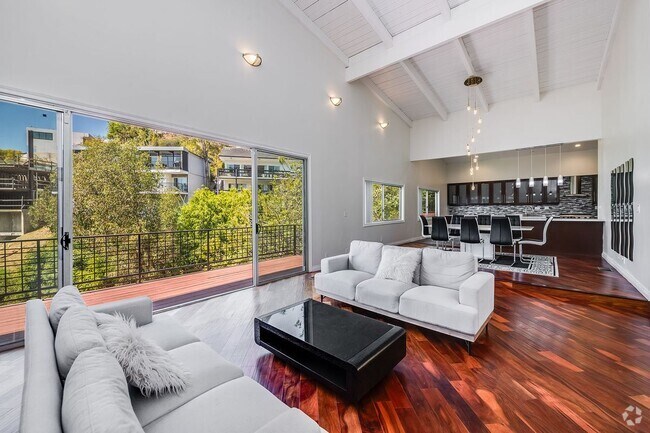 Building Photo - 9314 Sierra Mar Dr