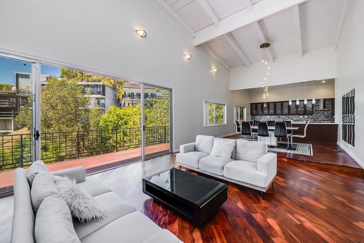 Foto principal - 9314 Sierra Mar Dr