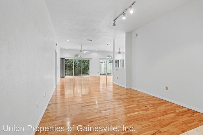 Building Photo - 3 br, 2 bath House - 3968 NW 25th Circle