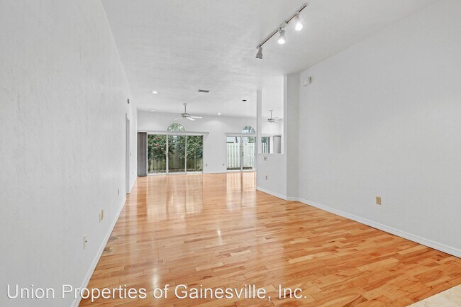 Foto del edificio - 3 br, 2 bath House - 3968 NW 25th Circle