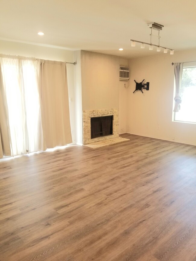 Foto del edificio - 921 Granville Ave