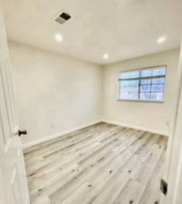 Foto del edificio - 2828 Hillcrest Ave