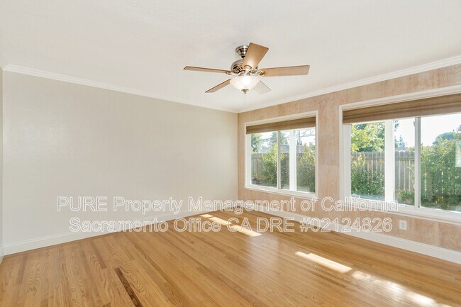 Foto del edificio - 2216 Gleneyre Ct