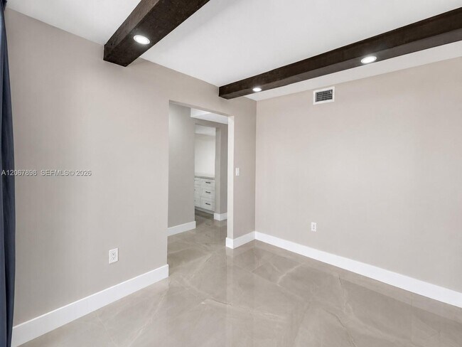 Building Photo - 14124 SW Kendale Lakes Cir