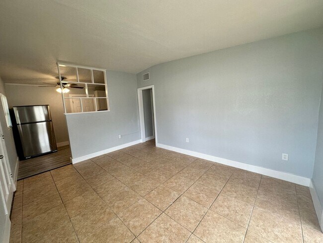 Foto del edificio - 4-Bedroom Home with Modern Touches!
