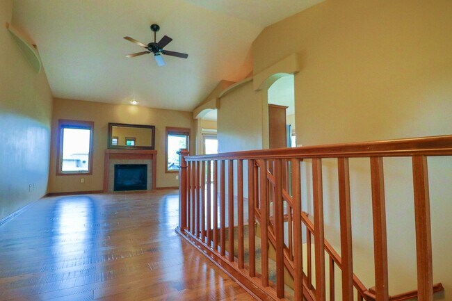 Foto del edificio - 5 BEDROOM 3 BATH HOME IN SOUTH SIOUX FALLS