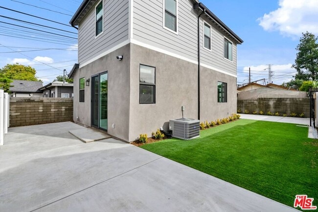 Foto del edificio - 3113 Hollydale Dr