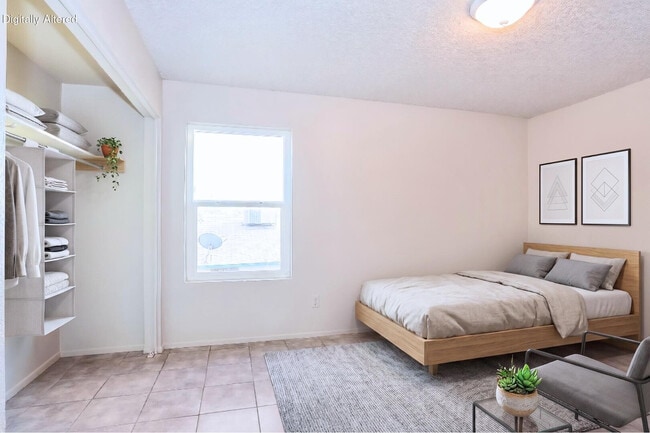 Building Photo - 465 W Ivyglen St