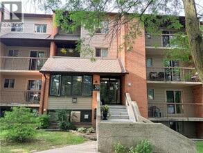 Building Photo - 30 Hickory St E