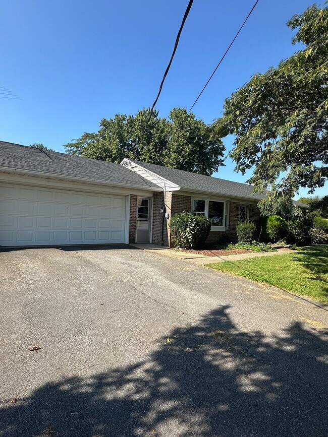 Foto del edificio - 3 Bedroom Ranch Home in Lampeter Strasburg...