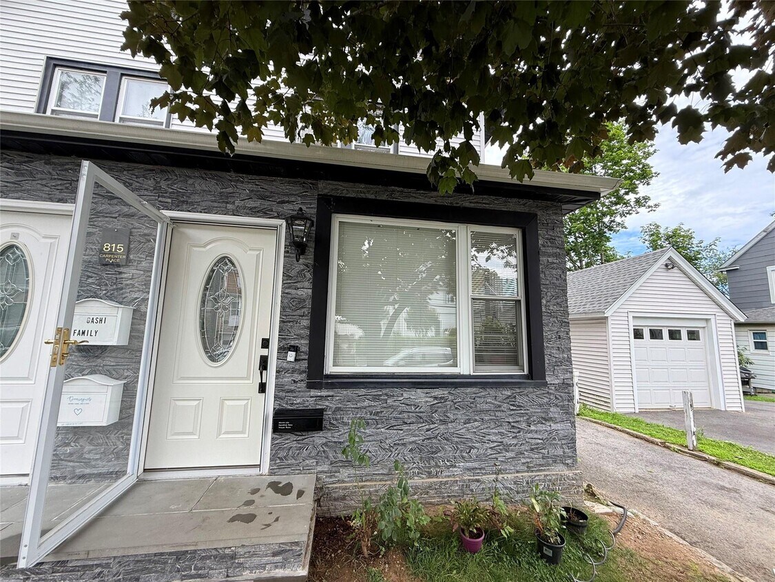 Primary Photo - 815 Carpenter Pl