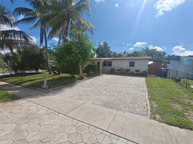 Building Photo - 801 N 70th Ave