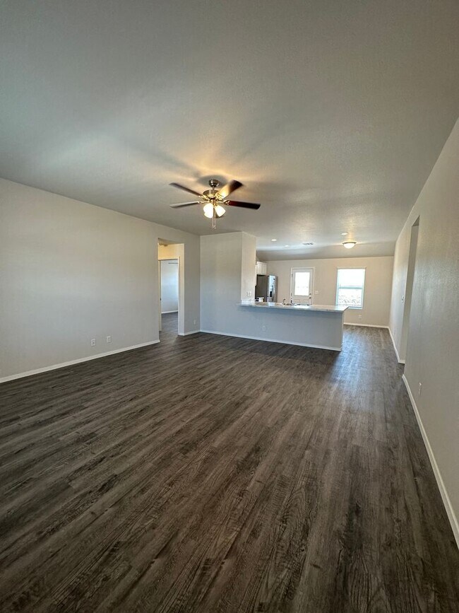 Foto del edificio - *Pre-leasing* Four Bedroom | Two Bath Home...