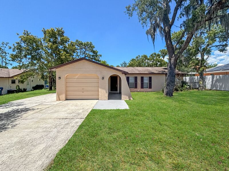 Primary Photo - 10485 Lightwood St
