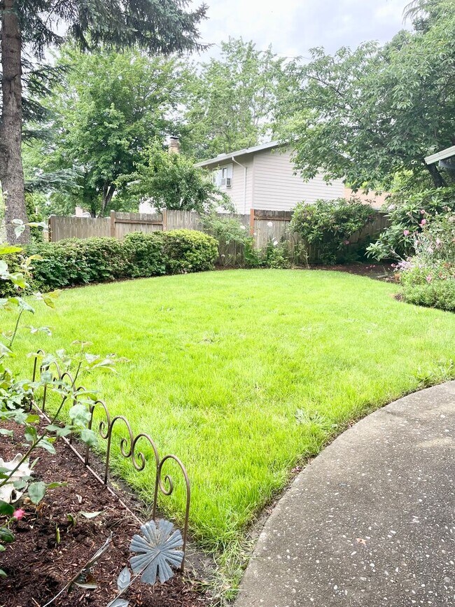 Foto del edificio - 3 Bedroom Aloha Home with Amazing Backyard!