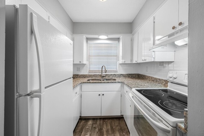 Interior Photo - Breezy Palms