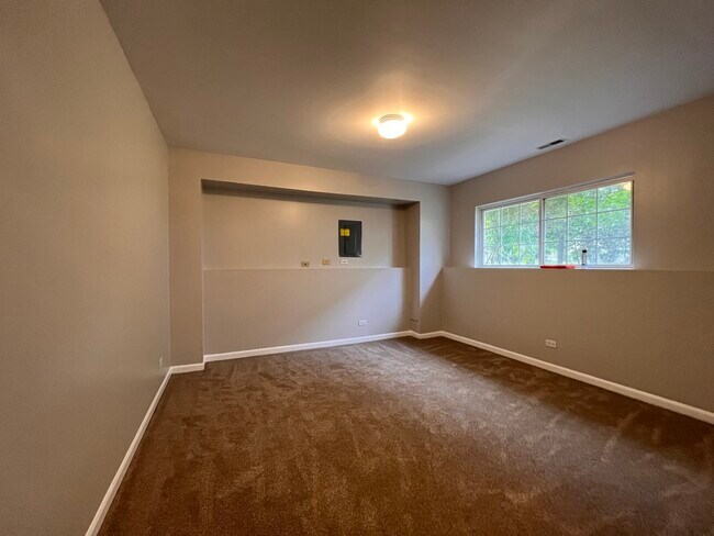 Building Photo - 988 Manchester Cir