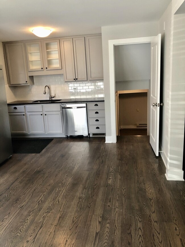 Foto del edificio - 4244 Gilbert Ave