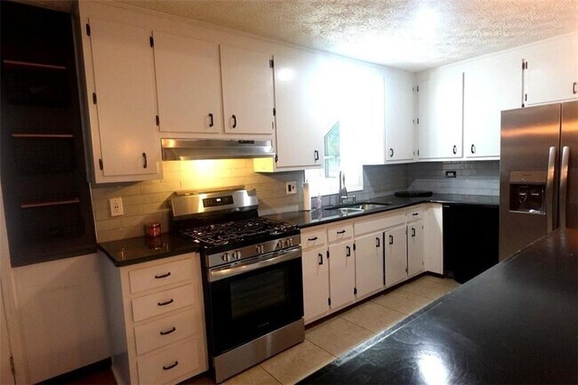 Building Photo - 3820 Menloe Way