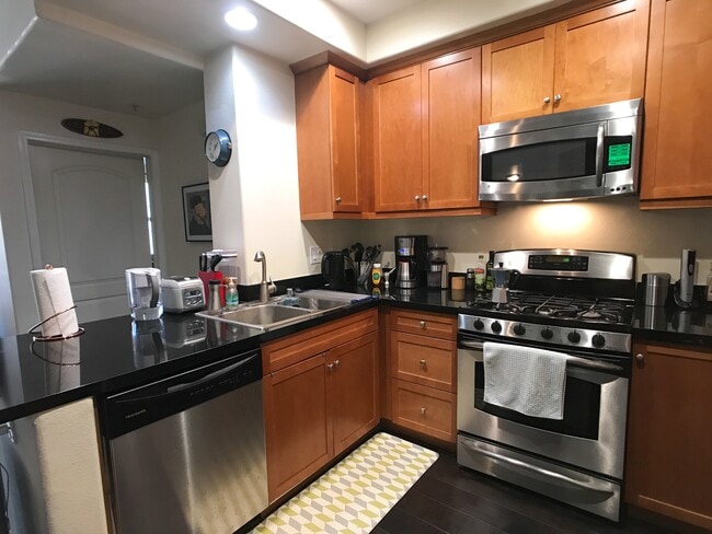 Building Photo - 360 W Avenue 26