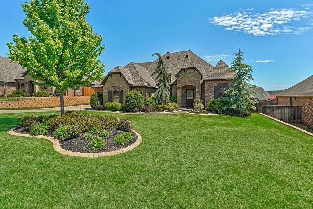 Building Photo - Gorgeous Executive Home - Open Plan - Stor...