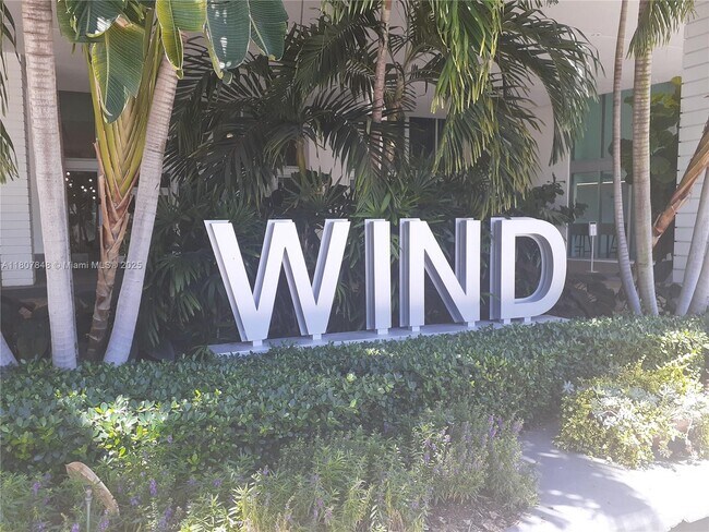 Foto del edificio - 350 S Miami Ave