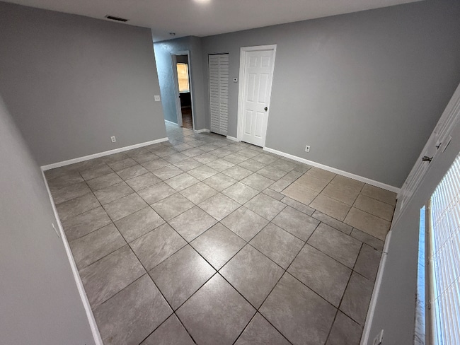 Photo - 908 Lora St Apartment