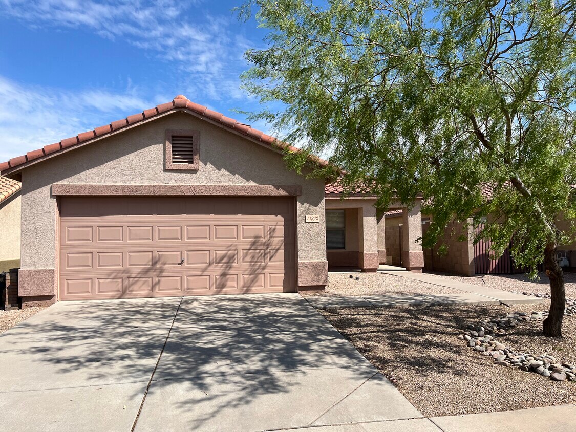 Primary Photo - 11242 E Quarry Ave