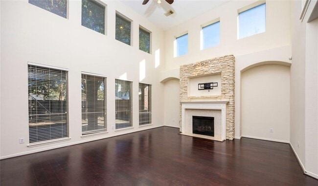 Building Photo - 2327 Centerbrook Ln