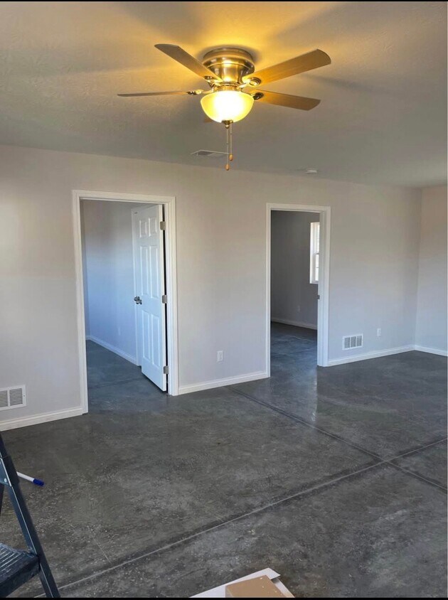 Building Photo - 171 Tracker Ln