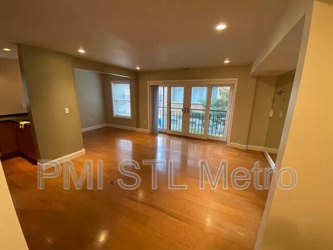 Foto del edificio - 610 Forest Ct