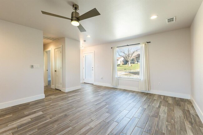 Foto del edificio - 8410 Romney Rd