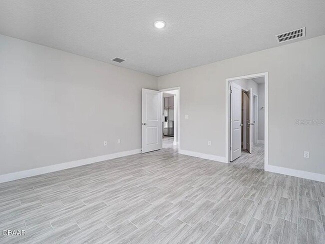 Building Photo - 60 Ballenger Ln