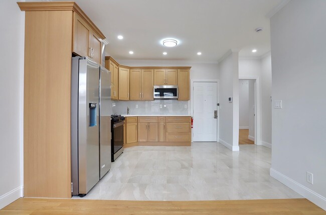 Building Photo - 915 Central Ave