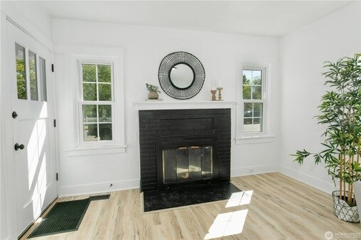 Building Photo - 213 S 45th St