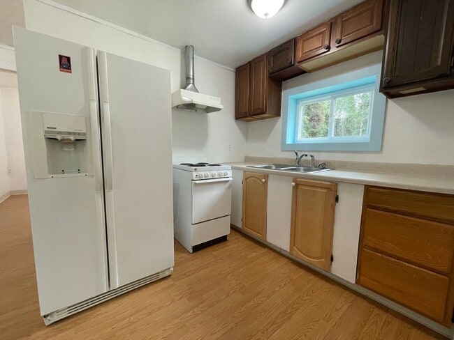 Building Photo - Private 1 Bed/1 Bath w/ heated garage. Min...