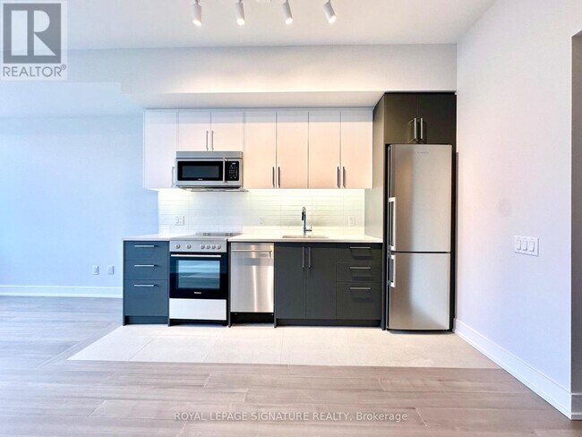 Photo du bâtiment - 664 Spadina Ave.