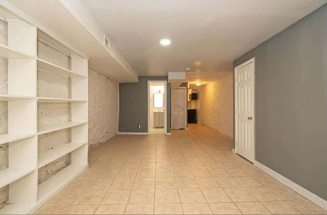 Building Photo - 307 E 25th St