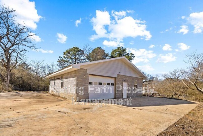 Building Photo - 1630 Virginia Ln
