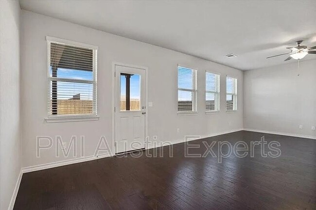 Building Photo - 405 Coba St