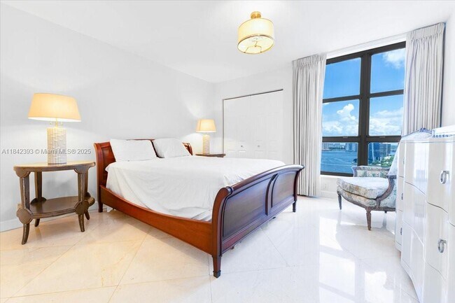 Foto del edificio - 3500 Mystic Pointe Dr