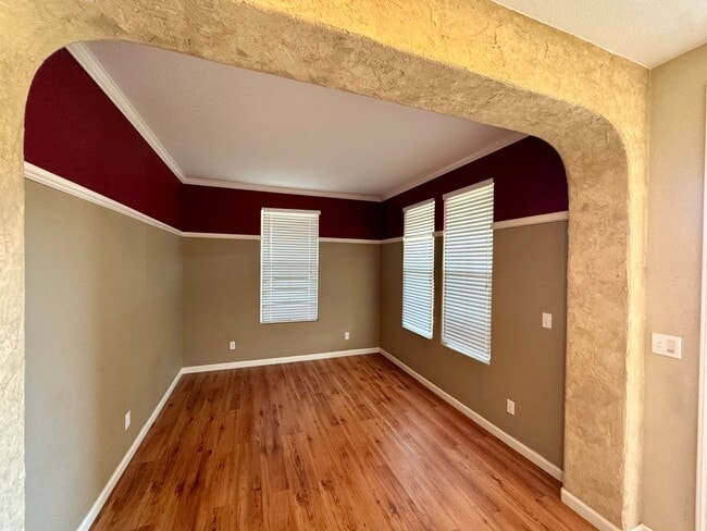 Building Photo - 3 bed 2 bath Plumas Lake