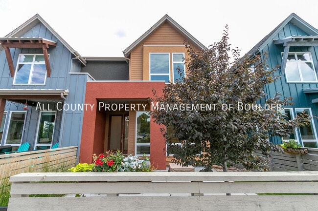 Building Photo - Luxury Louisville North End Townhome