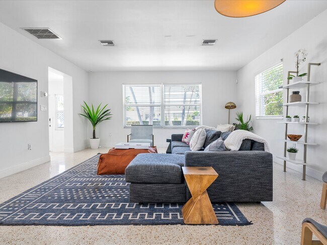 Foto del edificio - 7536 Adventure Ave
