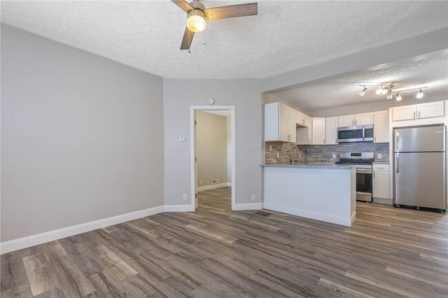 Building Photo - 539 S Monroe St