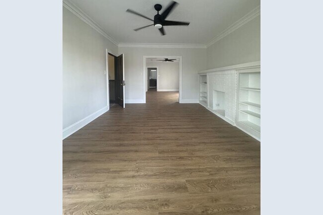 Foto del edificio - 3233 W Warner Ave