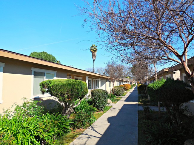 Building Photo - Garden Square Apartments